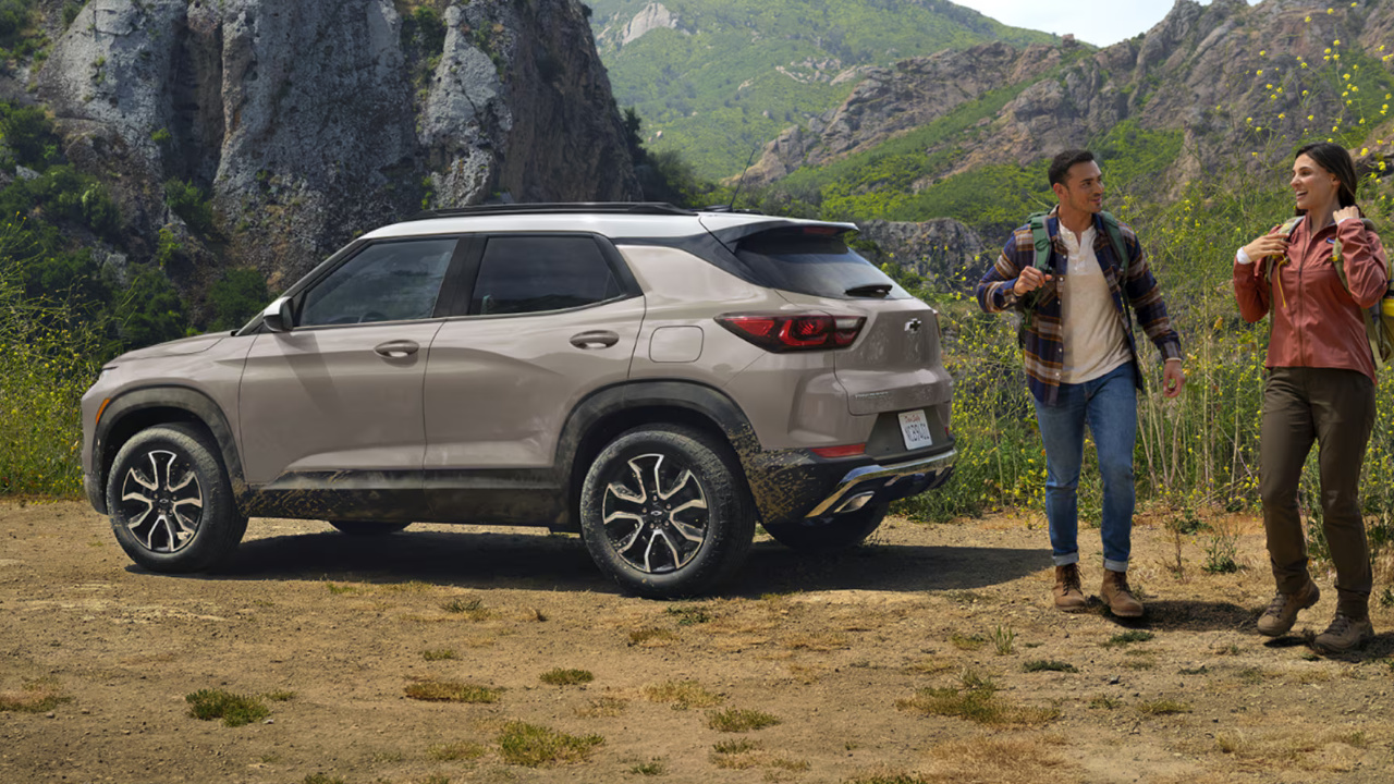 vue latérale arrière d'un Chevrolet Trailblazer 2026